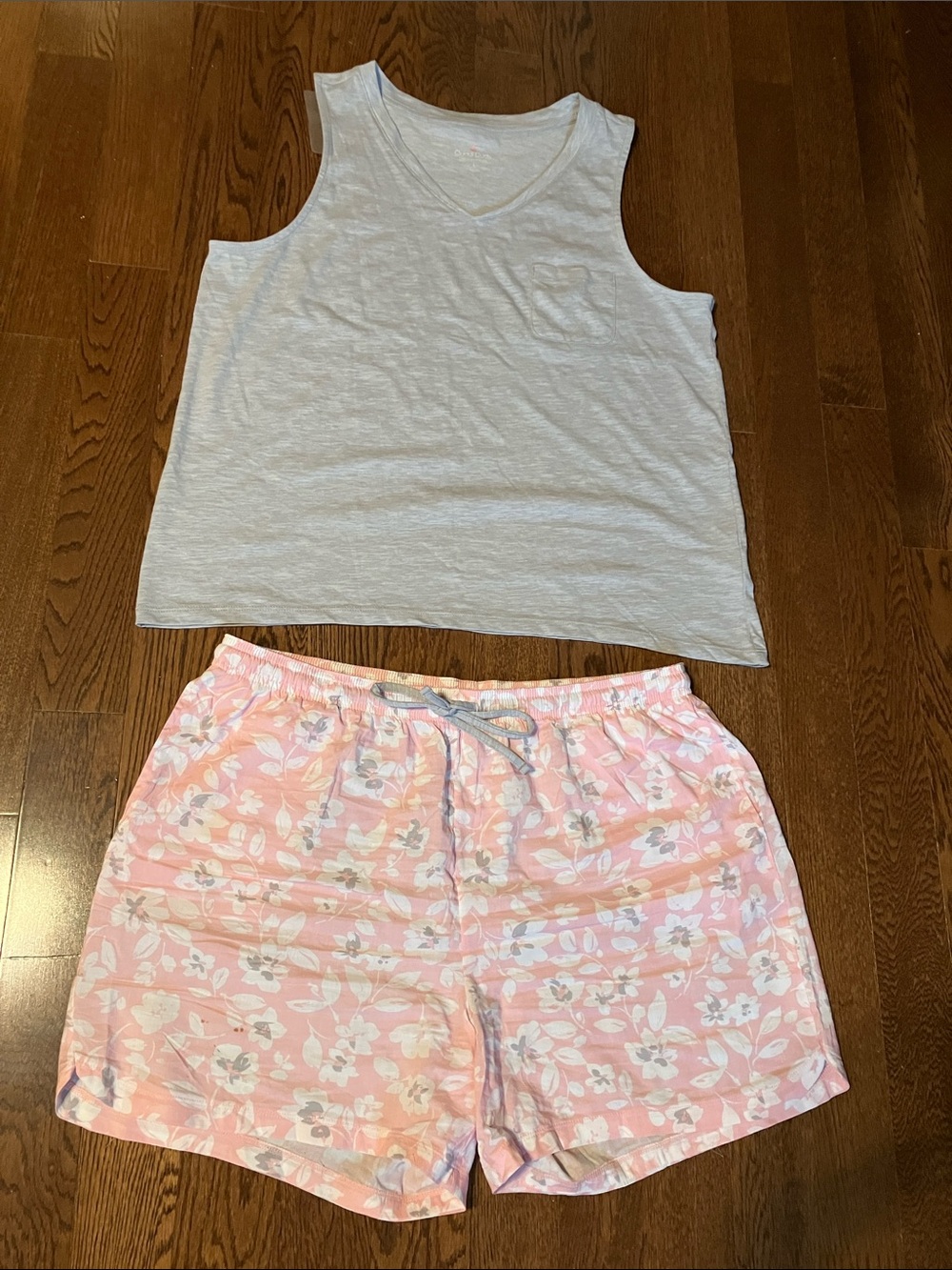 Cuddl Duds Tank & Sleep Shorts w/ pockets Also- FREE hair clips & bracelet:):)